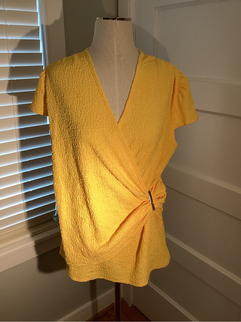 Women’s Loveappella Yellow Short-Sleeve Wrap Top with Side Buckle